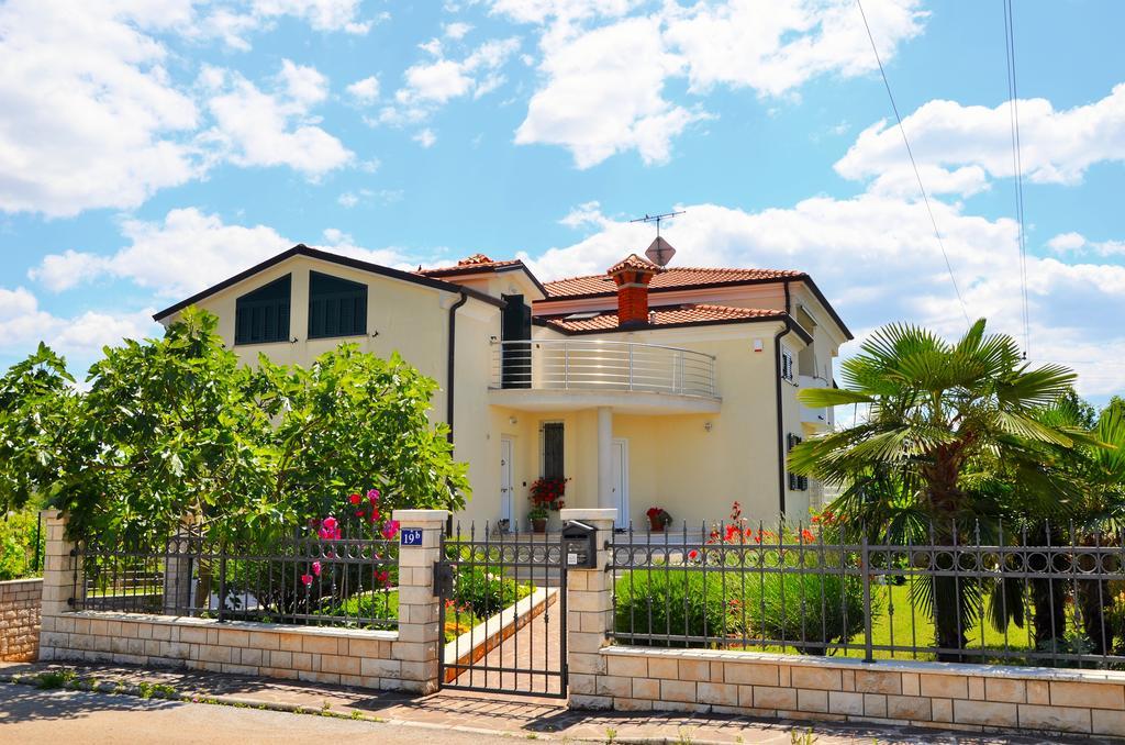 Apartments Sv. Pelegrin อูมัค ภายนอก รูปภาพ