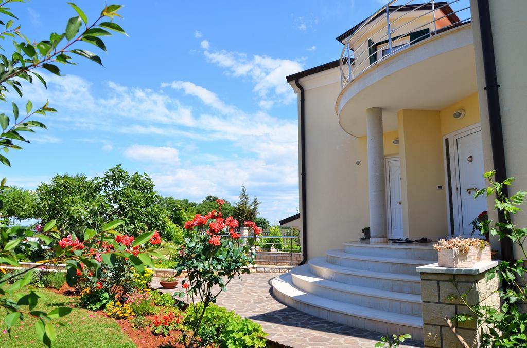 Apartments Sv. Pelegrin อูมัค ภายนอก รูปภาพ